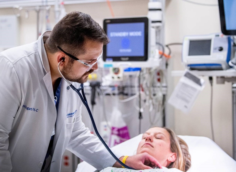 Traverse City MPAS alumnus receives 2024 Young Alumni Award